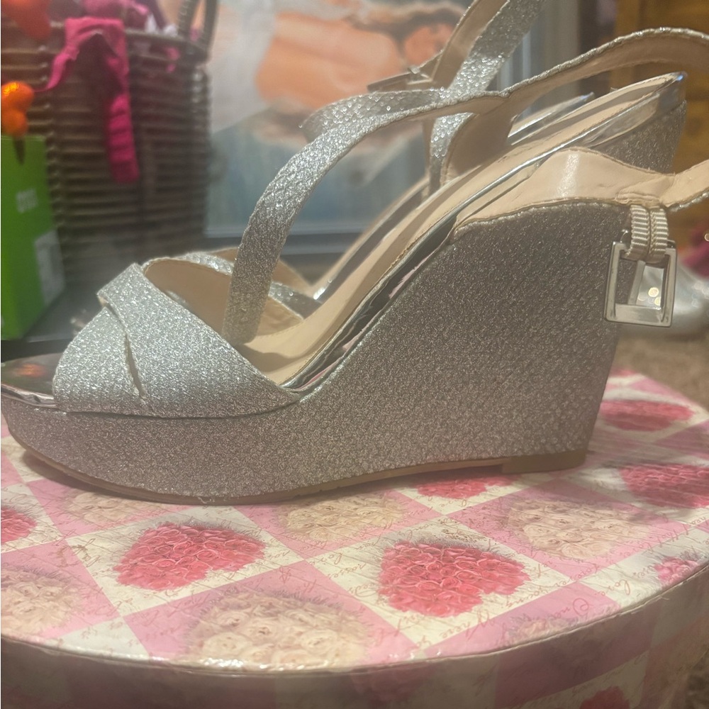 Silver wedge